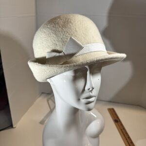 Vintage Jan Leslie Custom Design Ivory Felt Hat Union Made USA  Bow